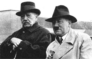 Гинденбург и Гитлер. 1932 г. Фото из кн. The 20th century a chronicle in pictures. New York. 1989.