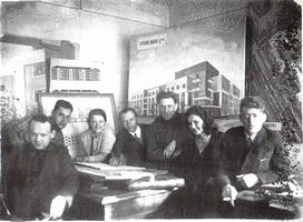 Свердловск. Уралмаш. 1934 г. Немецкие инженеры в кругу советских коллег.